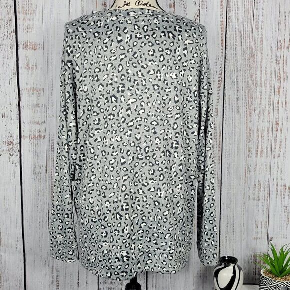 NWT Secret Treasures Large Grey & Black SOFT Cheetah Long Sleeve Tunic Shirt - Picture 4 of 6